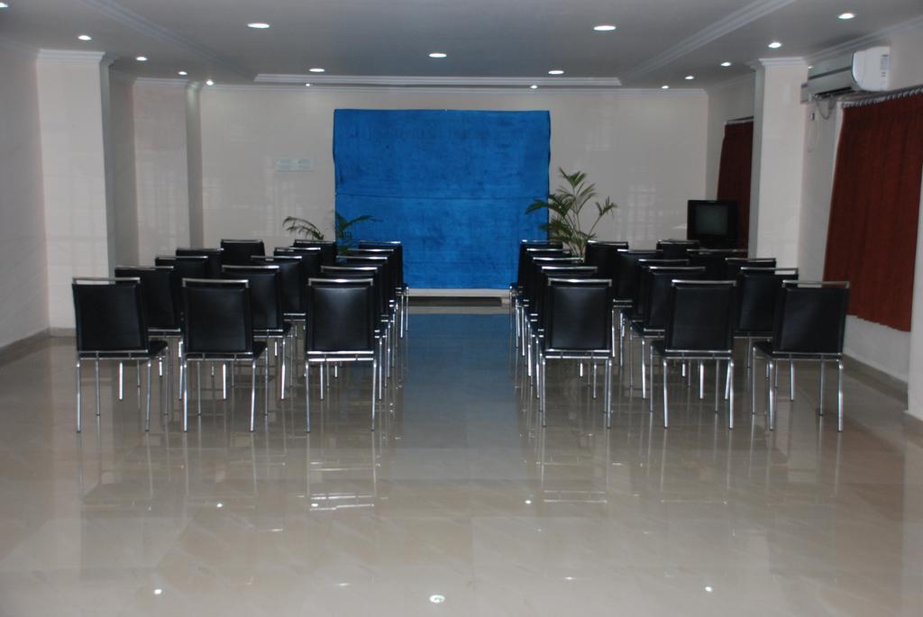 Hotel Vpn Residency Velanganni Bagian luar foto