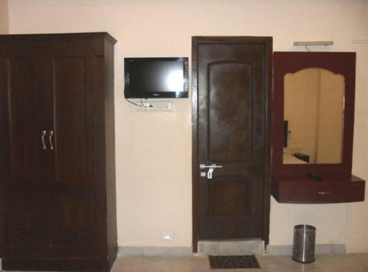 Hotel Vpn Residency Velanganni Bagian luar foto