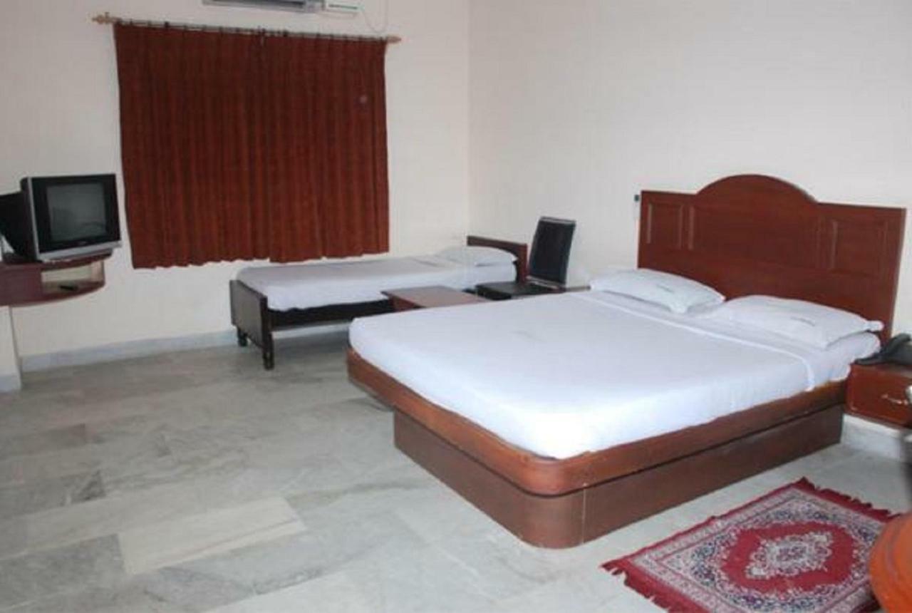 Hotel Vpn Residency Velanganni Bagian luar foto